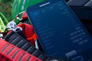 VOLANDO CON SAMSUNG GALAXY NOTE El Samsung Galaxy Note es uno de los dispositivos más completos y que para nuestro beneficio posee sensor barométrico incorporado.